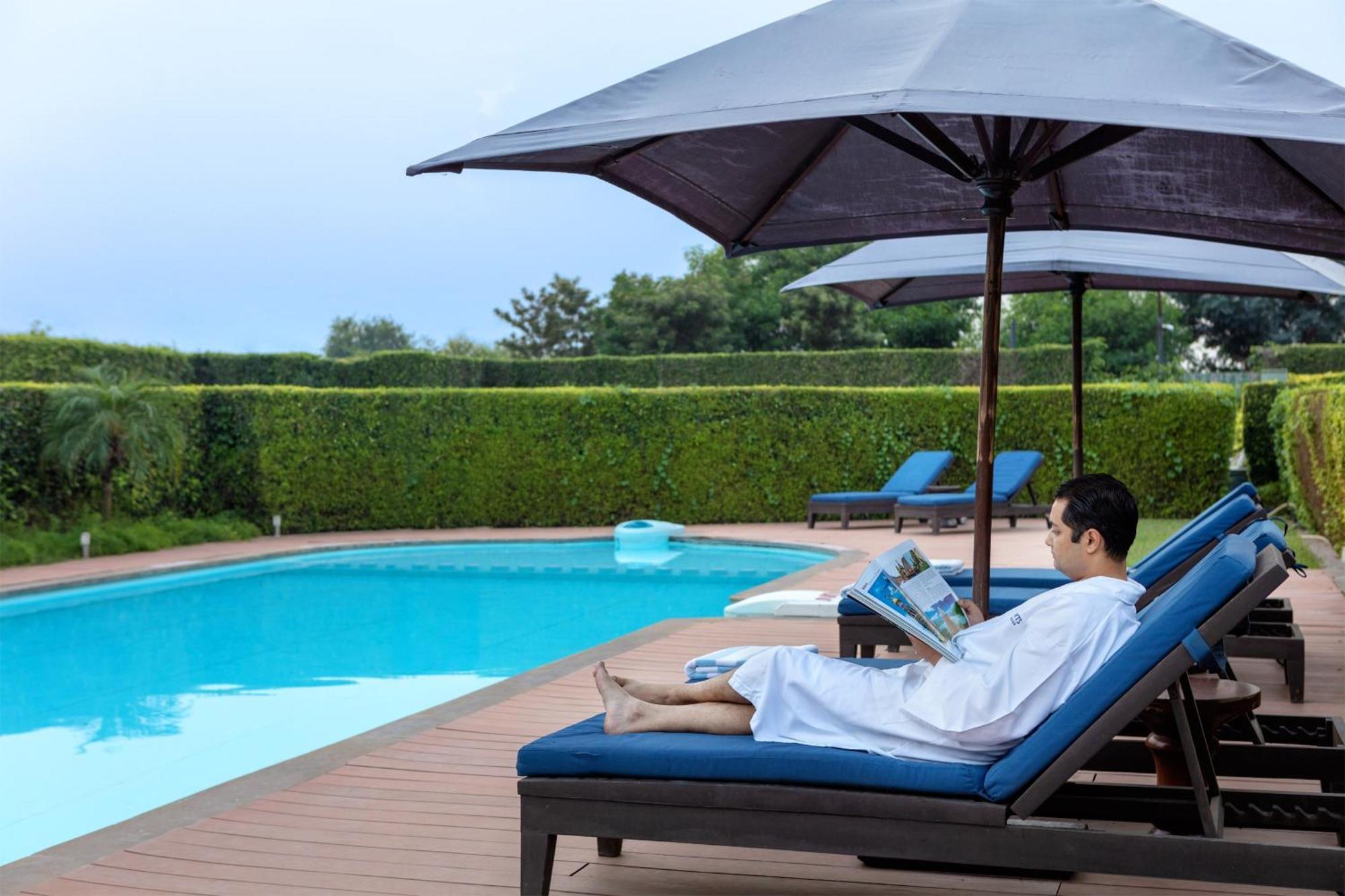 โฟร์พอยต์ บาย เชอราตัน นิวเดลีแอร์พอร์ต ไฮเวย์ Hotel ภายนอก รูปภาพ