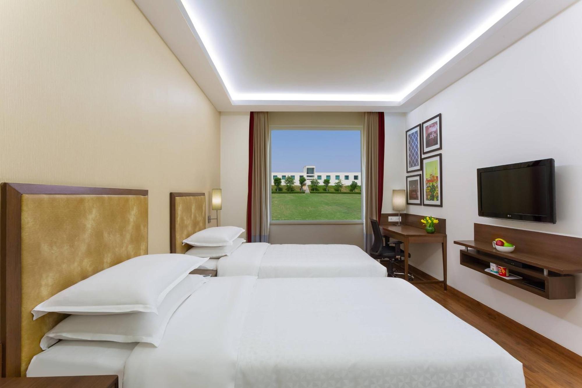 โฟร์พอยต์ บาย เชอราตัน นิวเดลีแอร์พอร์ต ไฮเวย์ Hotel ภายนอก รูปภาพ