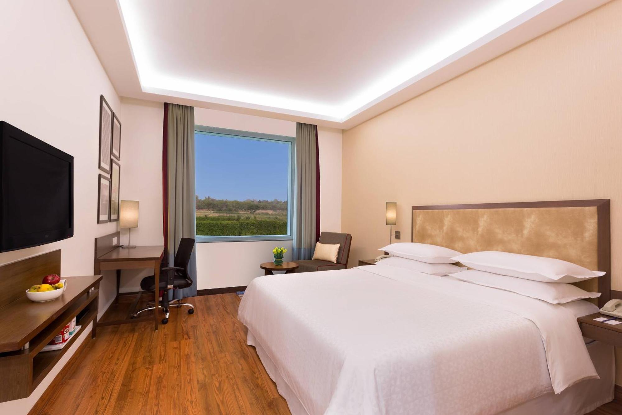 โฟร์พอยต์ บาย เชอราตัน นิวเดลีแอร์พอร์ต ไฮเวย์ Hotel ภายนอก รูปภาพ