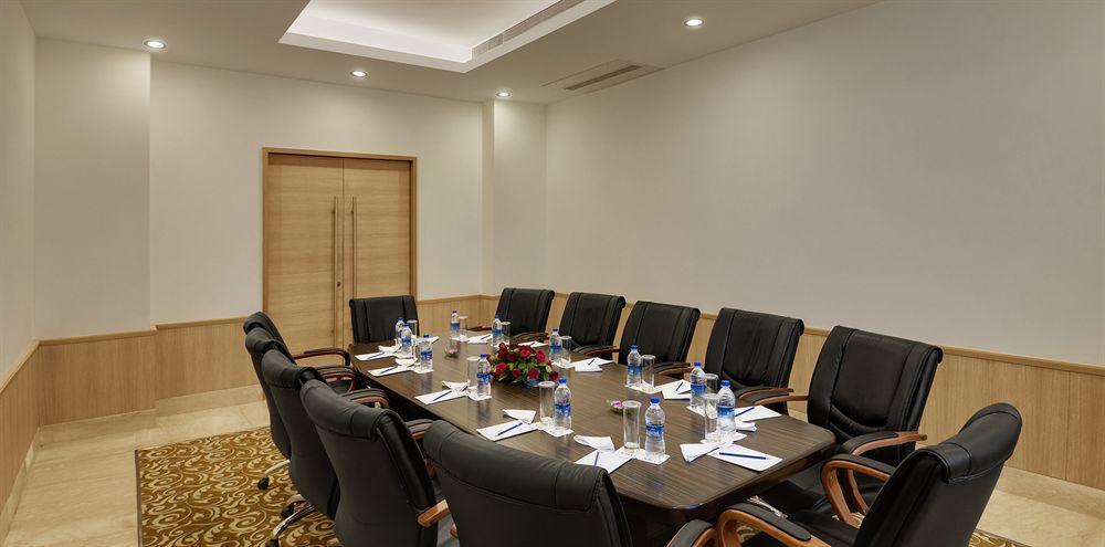 โฟร์พอยต์ บาย เชอราตัน นิวเดลีแอร์พอร์ต ไฮเวย์ Hotel ภายนอก รูปภาพ