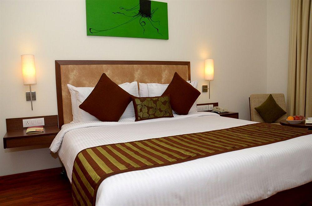 โฟร์พอยต์ บาย เชอราตัน นิวเดลีแอร์พอร์ต ไฮเวย์ Hotel ภายนอก รูปภาพ