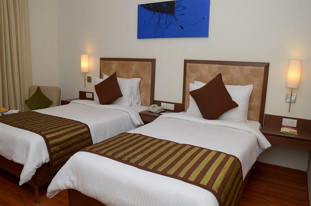โฟร์พอยต์ บาย เชอราตัน นิวเดลีแอร์พอร์ต ไฮเวย์ Hotel ภายนอก รูปภาพ
