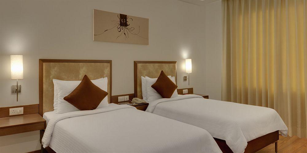 โฟร์พอยต์ บาย เชอราตัน นิวเดลีแอร์พอร์ต ไฮเวย์ Hotel ภายนอก รูปภาพ