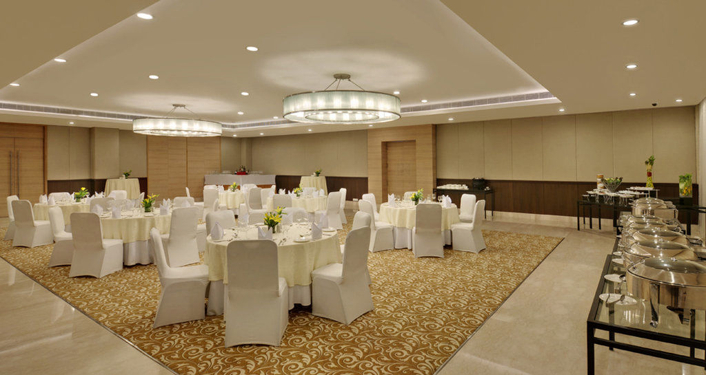 โฟร์พอยต์ บาย เชอราตัน นิวเดลีแอร์พอร์ต ไฮเวย์ Hotel ภายนอก รูปภาพ